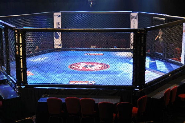 Бывший боец UFC устроил потасовку на взвешивании